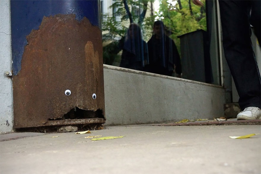 Someone In Bulgaria Is Putting Googly Eyes On Broken Street Objects, And It’s Even Better Than Fixing Things Someone In Bulgaria Is Putting Googly Eyes On Broken Street Objects, And It’s Even Better Than Fixing Things