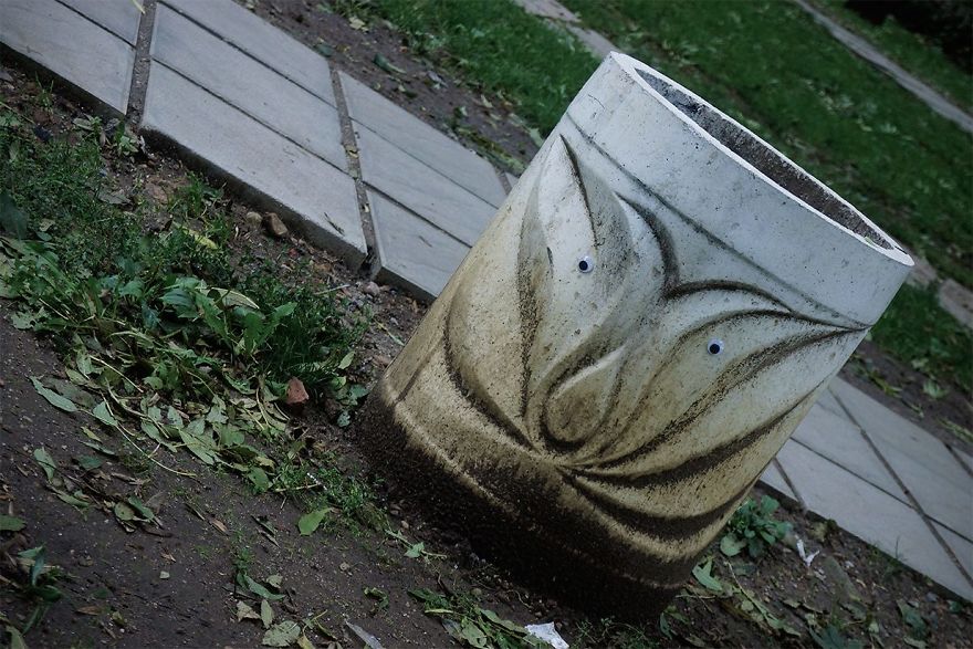 Someone In Bulgaria Is Putting Googly Eyes On Broken Street Objects, And It’s Even Better Than Fixing Things Someone In Bulgaria Is Putting Googly Eyes On Broken Street Objects, And It’s Even Better Than Fixing Things