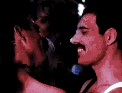 26 Rare Pics Of Freddie Mercury And His Boyfriend From 1980s Reveal The Unseen Side Of Him
