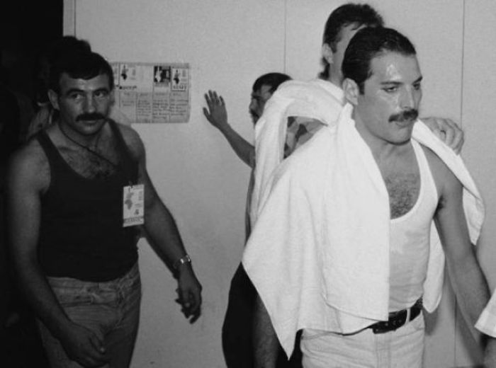26 Rare Pics Of Freddie Mercury And His Boyfriend From 1980s Reveal The Unseen Side Of Him