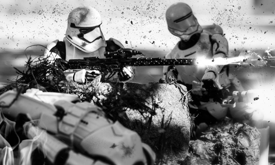 Artist Creates Amazing Battle Scenes Using Star Wars Toys Artist Creates Amazing Battle Scenes Using Star Wars Toys