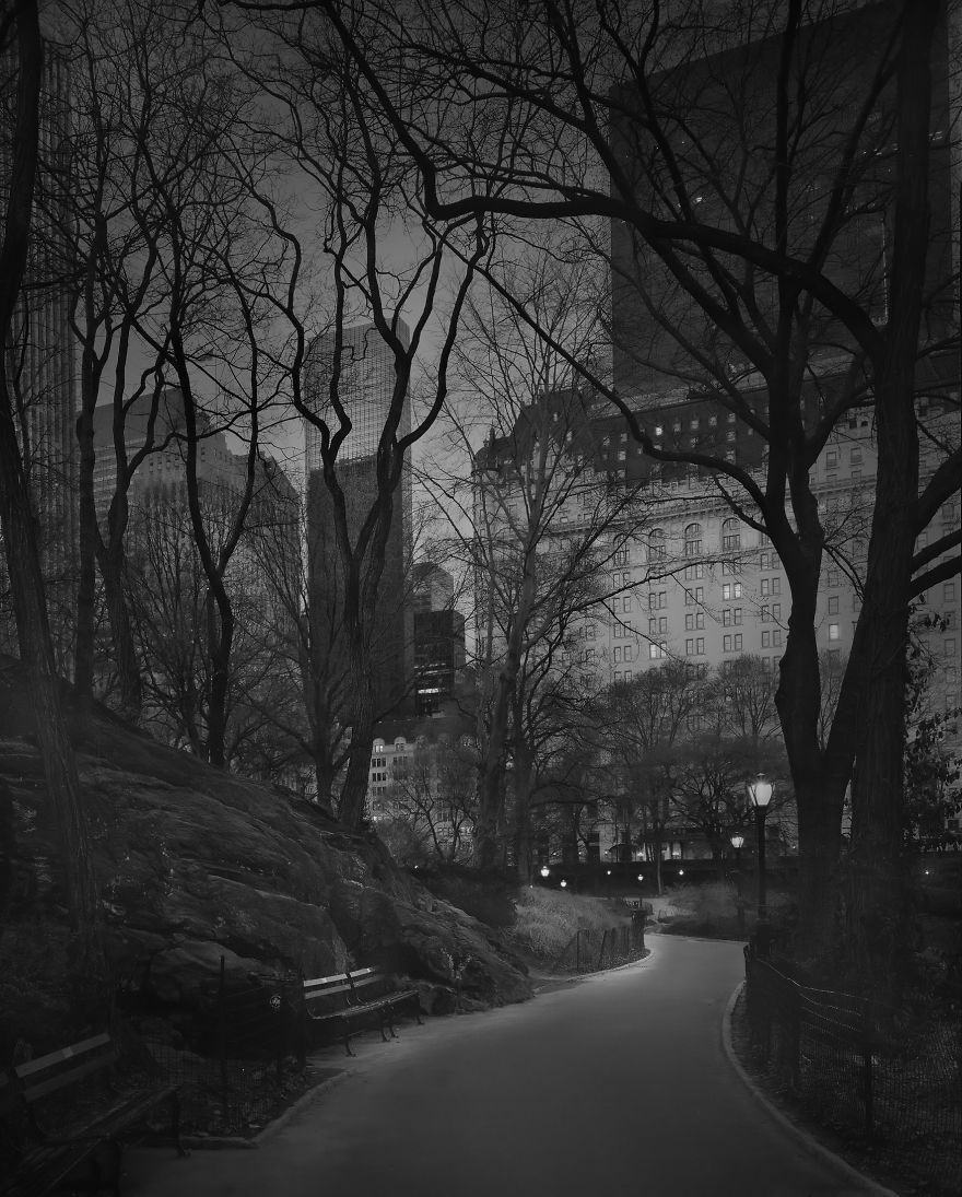 Photographer Suffering From Terrible Insomnia Captures Haunting Pics Of Central Park When There’s No People Photographer Suffering From Terrible Insomnia Captures Haunting Pics Of Central Park When There’s No People