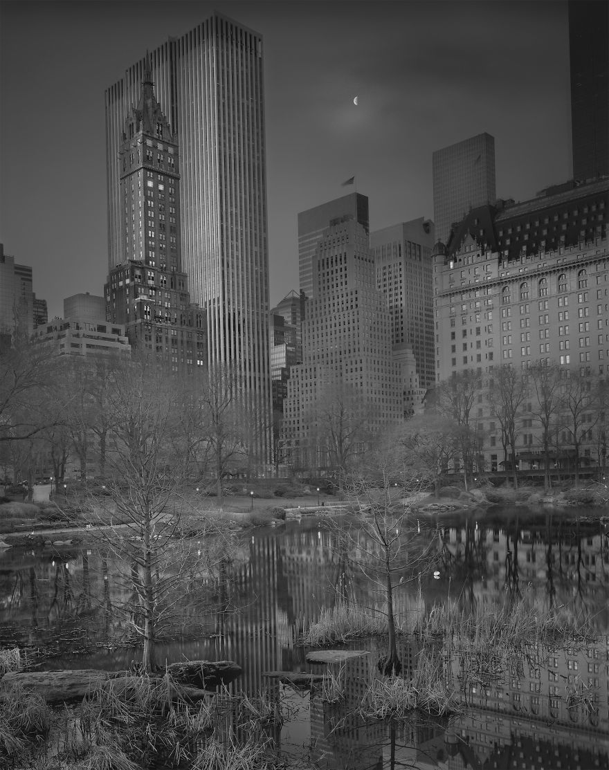 Photographer Suffering From Terrible Insomnia Captures Haunting Pics Of Central Park When There’s No People Photographer Suffering From Terrible Insomnia Captures Haunting Pics Of Central Park When There’s No People