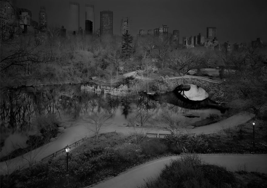 Photographer Suffering From Terrible Insomnia Captures Haunting Pics Of Central Park When There’s No People Photographer Suffering From Terrible Insomnia Captures Haunting Pics Of Central Park When There’s No People