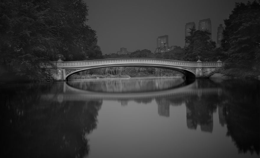 Photographer Suffering From Terrible Insomnia Captures Haunting Pics Of Central Park When There’s No People Photographer Suffering From Terrible Insomnia Captures Haunting Pics Of Central Park When There’s No People