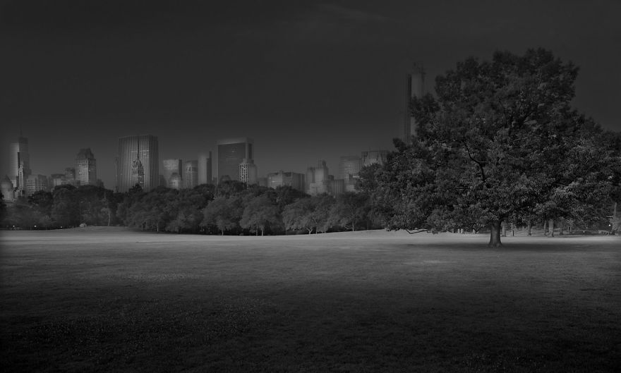 Photographer Suffering From Terrible Insomnia Captures Haunting Pics Of Central Park When There’s No People Photographer Suffering From Terrible Insomnia Captures Haunting Pics Of Central Park When There’s No People