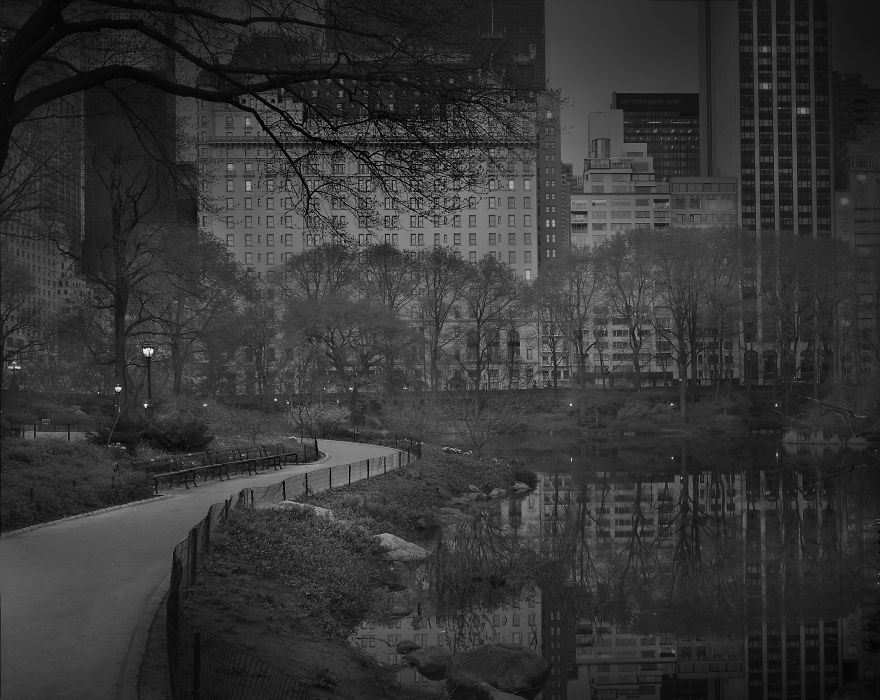 Photographer Suffering From Terrible Insomnia Captures Haunting Pics Of Central Park When There’s No People Photographer Suffering From Terrible Insomnia Captures Haunting Pics Of Central Park When There’s No People