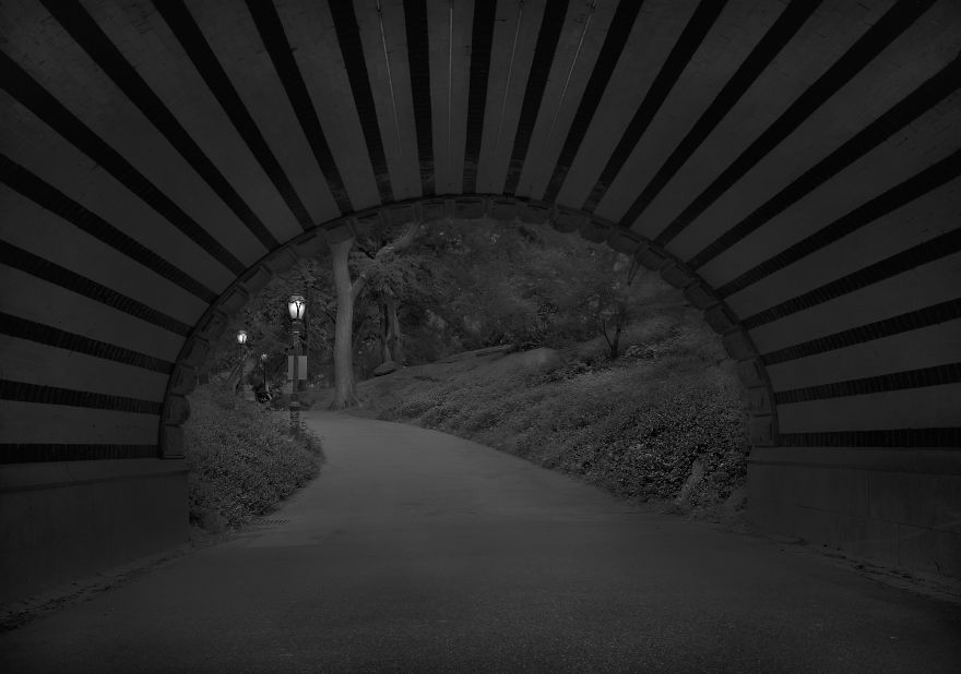 Photographer Suffering From Terrible Insomnia Captures Haunting Pics Of Central Park When There’s No People Photographer Suffering From Terrible Insomnia Captures Haunting Pics Of Central Park When There’s No People