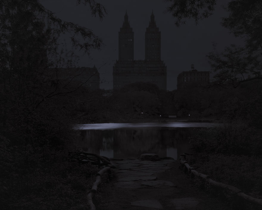Photographer Suffering From Terrible Insomnia Captures Haunting Pics Of Central Park When There’s No People Photographer Suffering From Terrible Insomnia Captures Haunting Pics Of Central Park When There’s No People