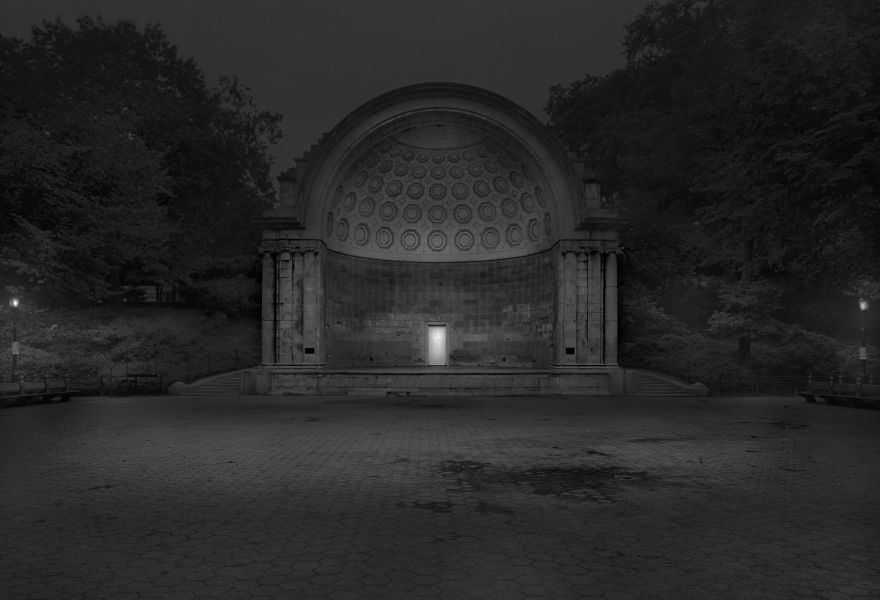 Photographer Suffering From Terrible Insomnia Captures Haunting Pics Of Central Park When There’s No People Photographer Suffering From Terrible Insomnia Captures Haunting Pics Of Central Park When There’s No People