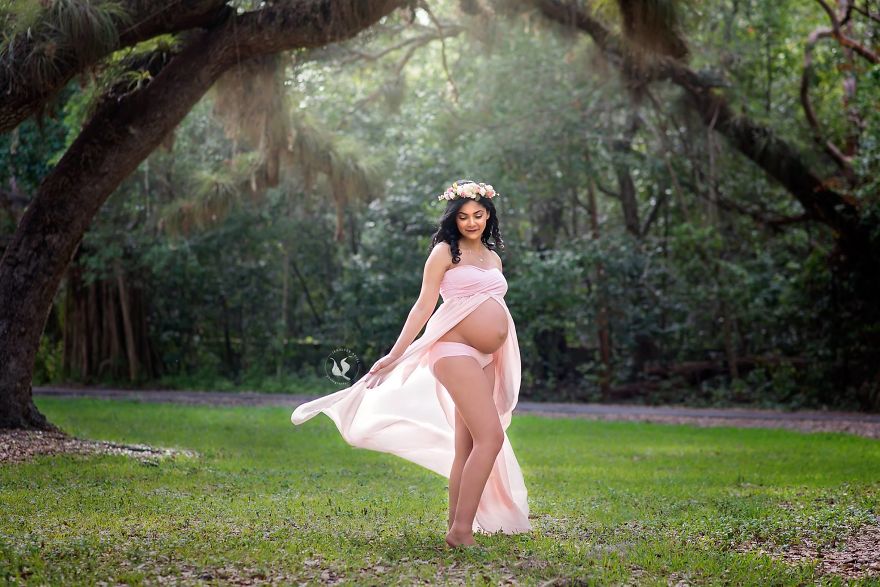 Deployed Husband Can’t Come To Wife’s Maternity Photo Shoot, So She Comes Up With A Heartwarming Idea Deployed Husband Can’t Come To Wife’s Maternity Photo Shoot, So She Comes Up With A Heartwarming Idea