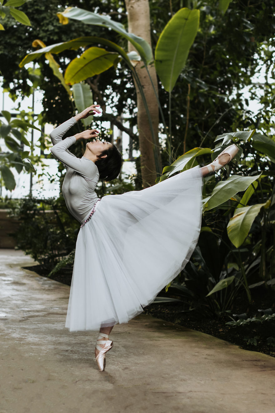I Can&#8217;t Dance, So I Photograph Ballerinas Instead