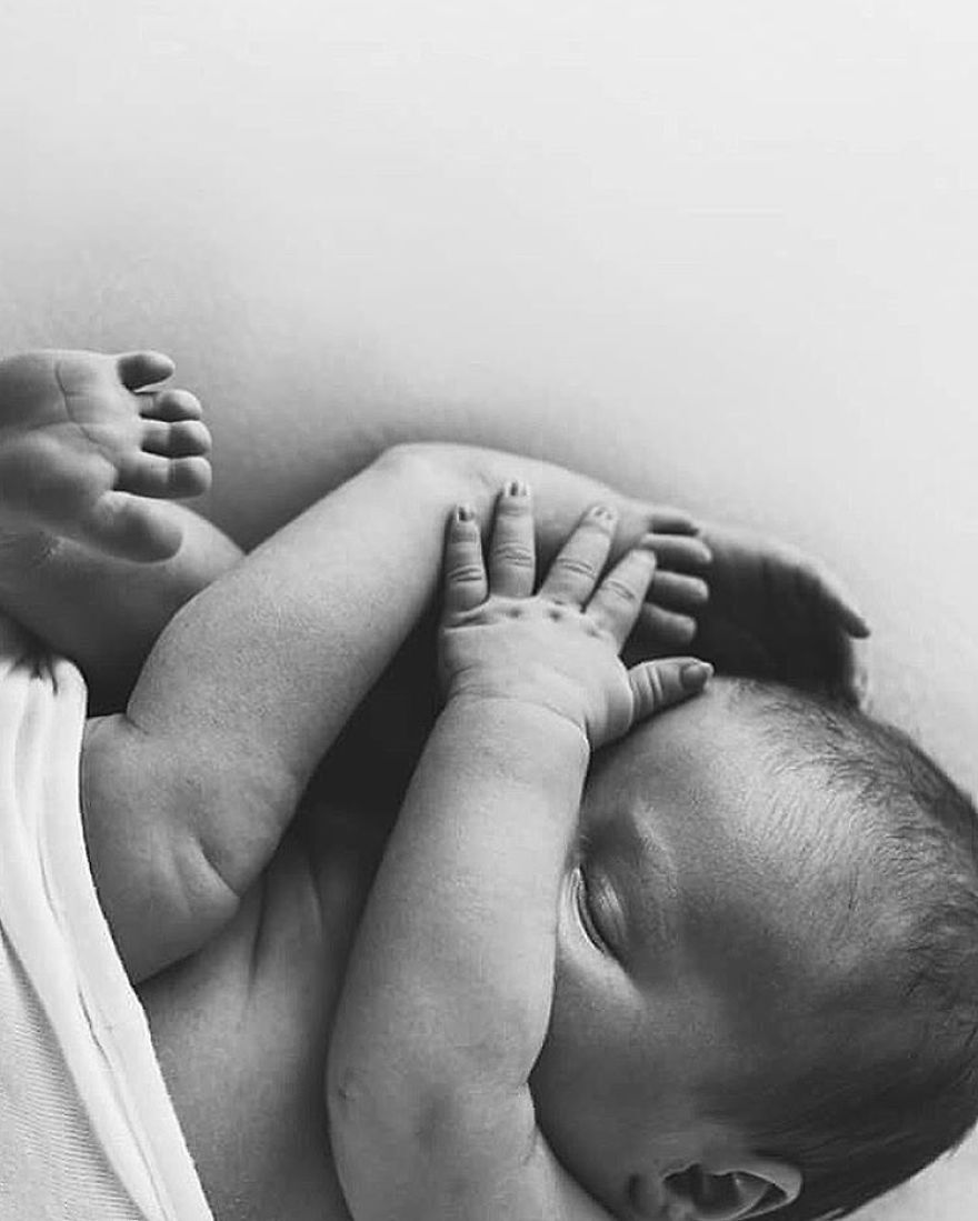 Photographer Takes Pictures Of Babies As Never Seen Before Photographer Takes Pictures Of Babies As Never Seen Before