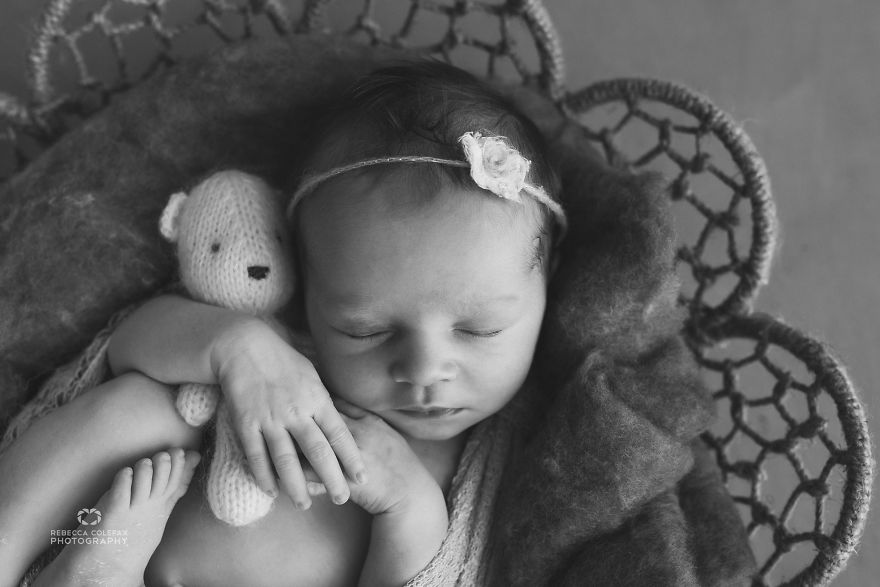 Photographer Takes Pictures Of Babies As Never Seen Before Photographer Takes Pictures Of Babies As Never Seen Before