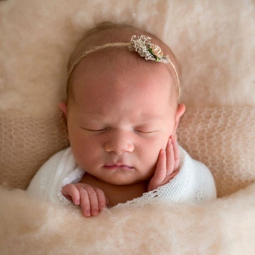 Photographer Takes Pictures Of Babies As Never Seen Before Photographer Takes Pictures Of Babies As Never Seen Before