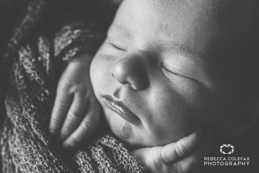 Photographer Takes Pictures Of Babies As Never Seen Before Photographer Takes Pictures Of Babies As Never Seen Before
