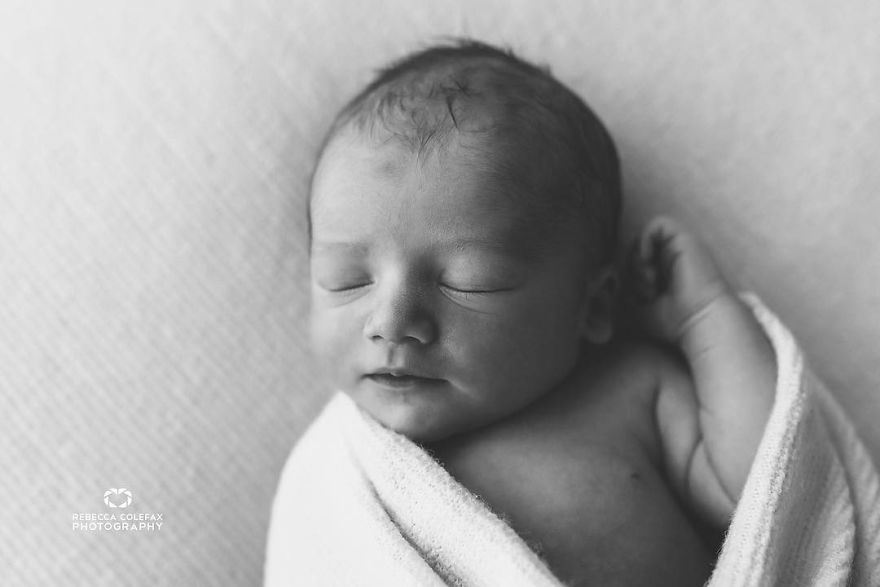 Photographer Takes Pictures Of Babies As Never Seen Before Photographer Takes Pictures Of Babies As Never Seen Before