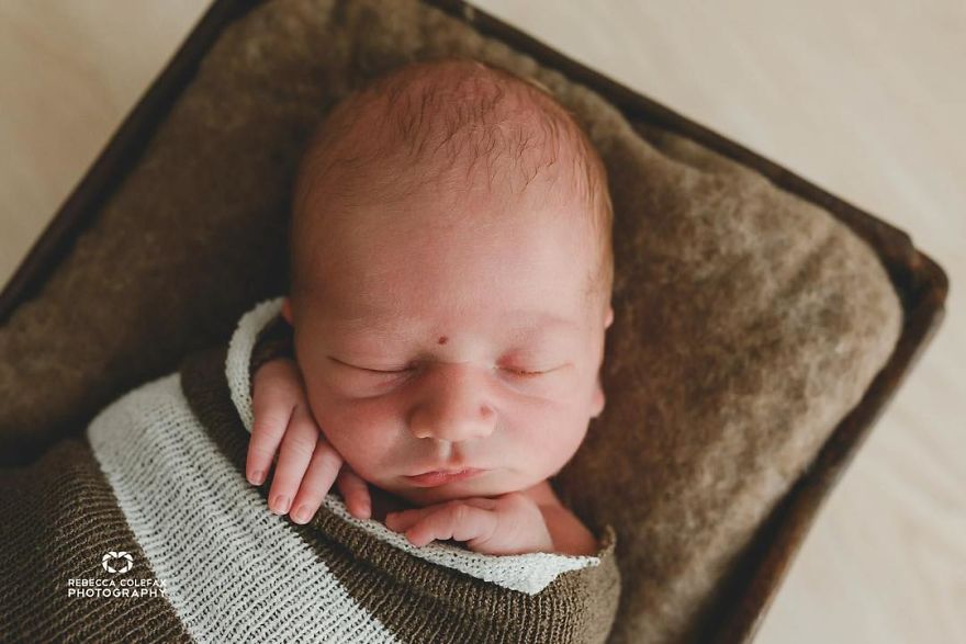 Photographer Takes Pictures Of Babies As Never Seen Before Photographer Takes Pictures Of Babies As Never Seen Before