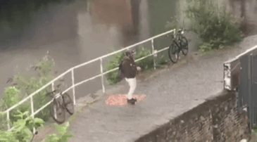 Artist Leaves 15,000 Coins On Ground In London To See How People React, And The Result Surprised Him