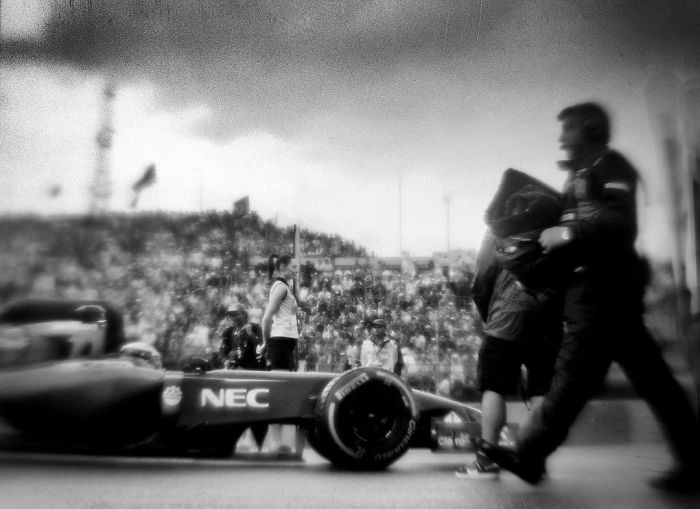 Photographer Shoots Formula 1 With 104-Year-Old Camera, And Here’s The Result Photographer Shoots Formula 1 With 104-Year-Old Camera, And Here’s The Result