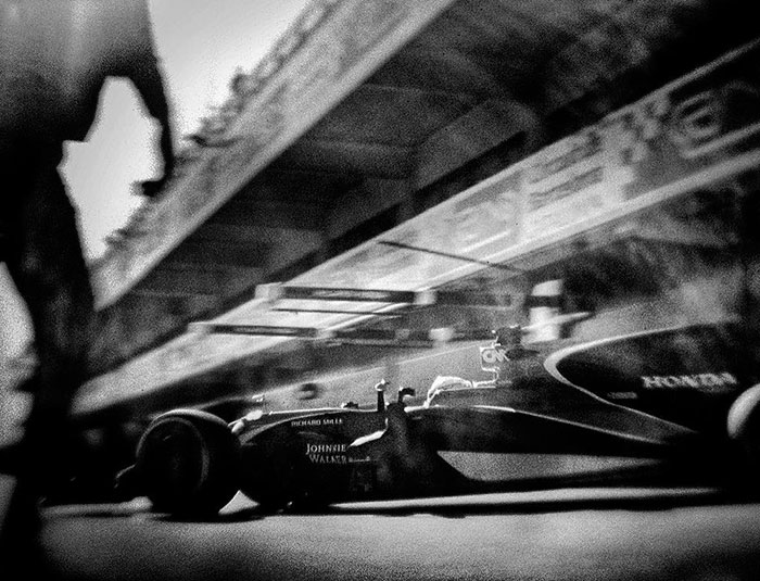 Photographer Shoots Formula 1 With 104-Year-Old Camera, And Here’s The Result Photographer Shoots Formula 1 With 104-Year-Old Camera, And Here’s The Result