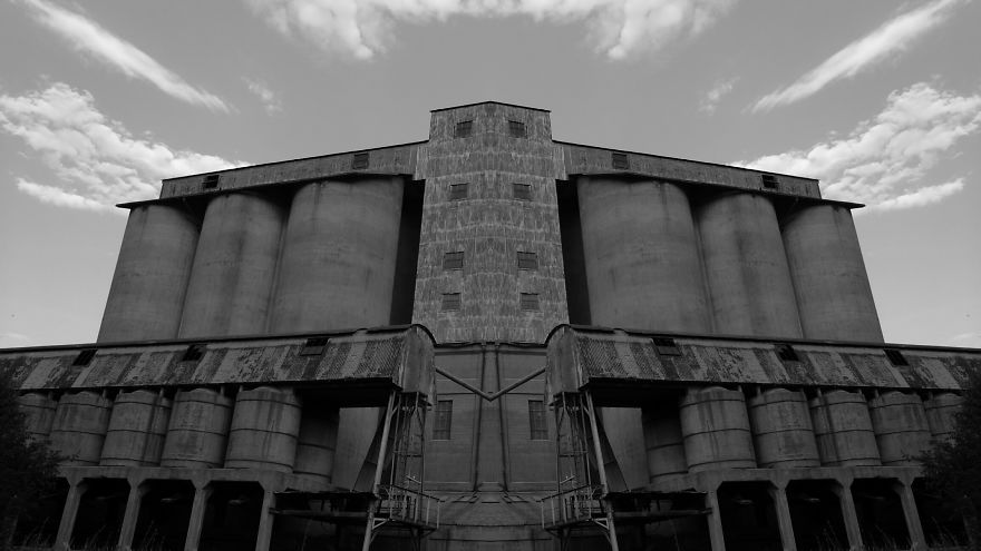 I Travel Across South Africa For Business And Enjoy Shooting And Editing Surreal-Symmetric Cell-Phonography I Travel Across South Africa For Business And Enjoy Shooting And Editing Surreal-Symmetric Cell-Phonography