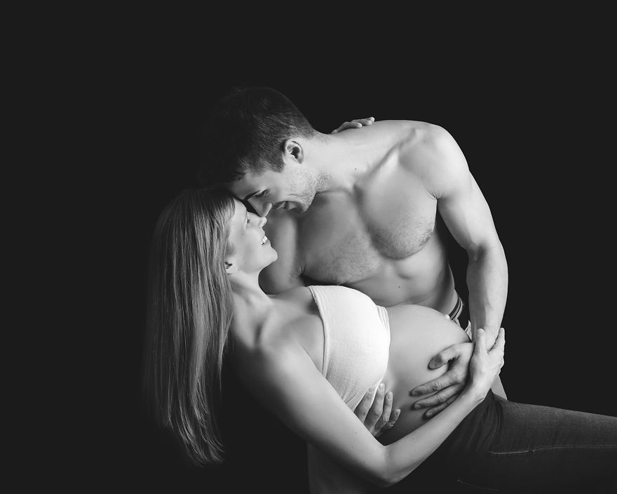 15 Most Popular Maternity Photography Poses 15 Most Popular Maternity Photography Poses