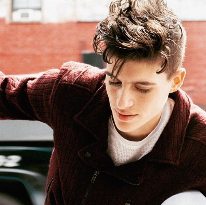 Man Or Woman? Androgynous Model Poses As Both To Challenge Gender Stereotypes Man Or Woman? Androgynous Model Poses As Both To Challenge Gender Stereotypes