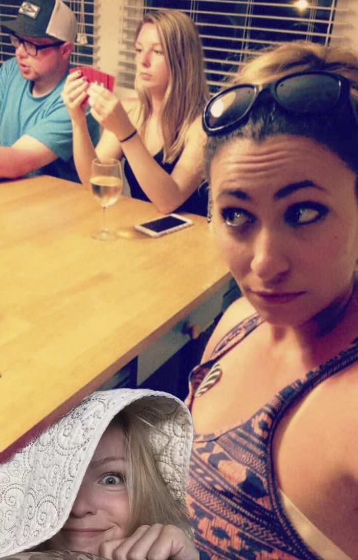 Girl Misses Beach Trip With Her Friends, Hilariously Photoshops Into Their Pics Instead