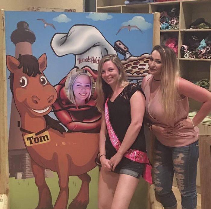 Girl Misses Beach Trip With Her Friends, Hilariously Photoshops Into Their Pics Instead