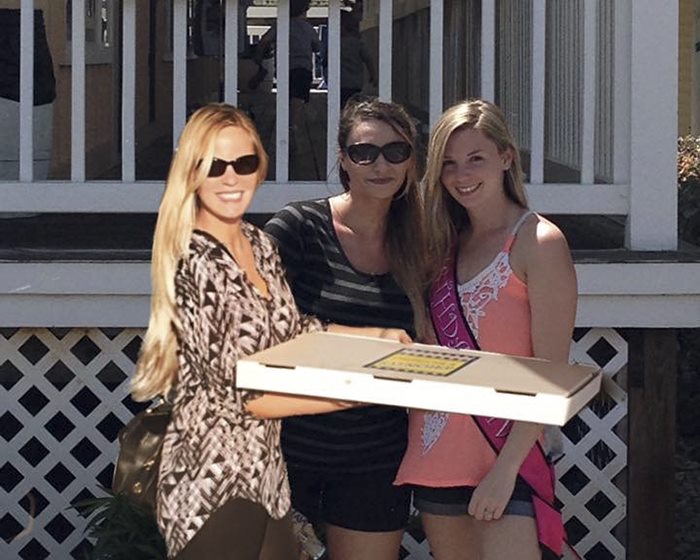 Girl Misses Beach Trip With Her Friends, Hilariously Photoshops Into Their Pics Instead