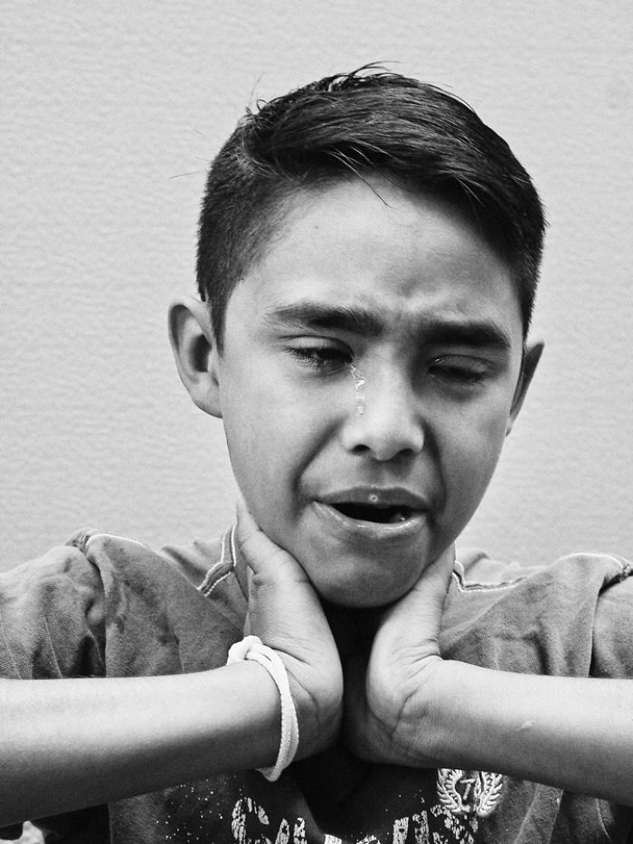 Los Enchilados &#8211; I Captured Close Portraits Of People After Eating Habanero Peppers