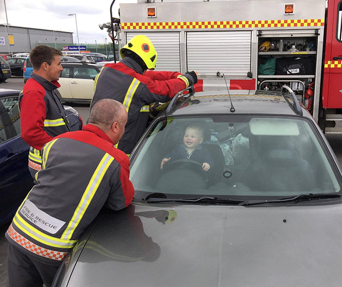 Toddler Can&#8217;t Stop Laughing After Locking Himself In Car While 5 Firefighters Try To Rescue Him