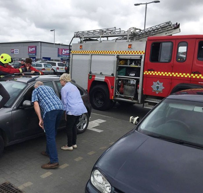 Toddler Can&#8217;t Stop Laughing After Locking Himself In Car While 5 Firefighters Try To Rescue Him