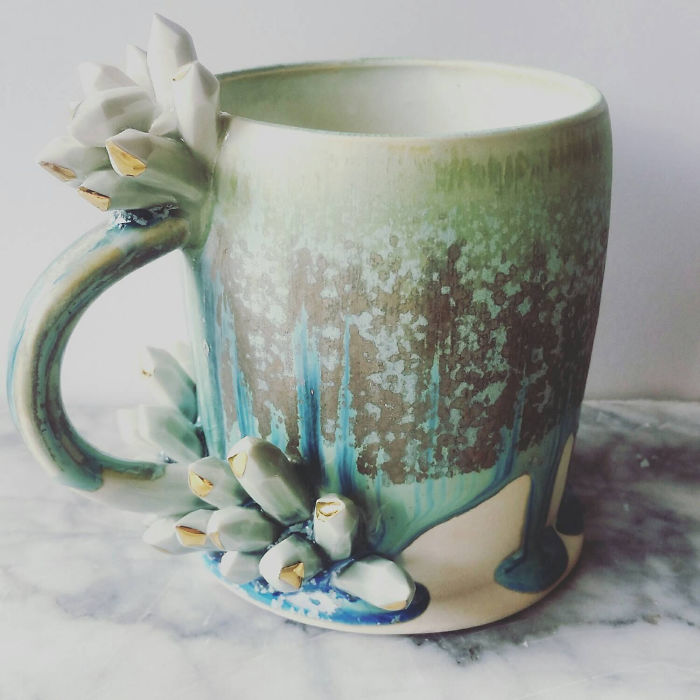 Self-Taught Artist Makes Dazzling Coffee Mugs Which Belong In Art Galleries Self-Taught Artist Makes Dazzling Coffee Mugs Which Belong In Art Galleries