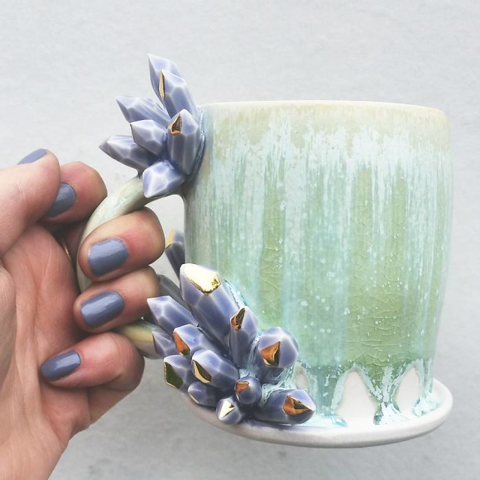Self-Taught Artist Makes Dazzling Coffee Mugs Which Belong In Art Galleries Self-Taught Artist Makes Dazzling Coffee Mugs Which Belong In Art Galleries