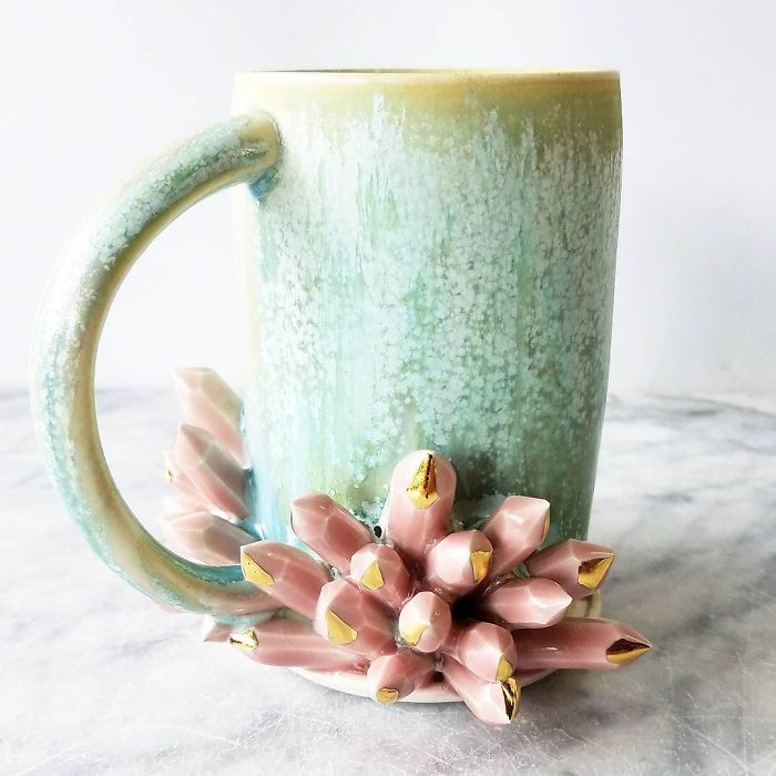 Self-Taught Artist Makes Dazzling Coffee Mugs Which Belong In Art Galleries Self-Taught Artist Makes Dazzling Coffee Mugs Which Belong In Art Galleries