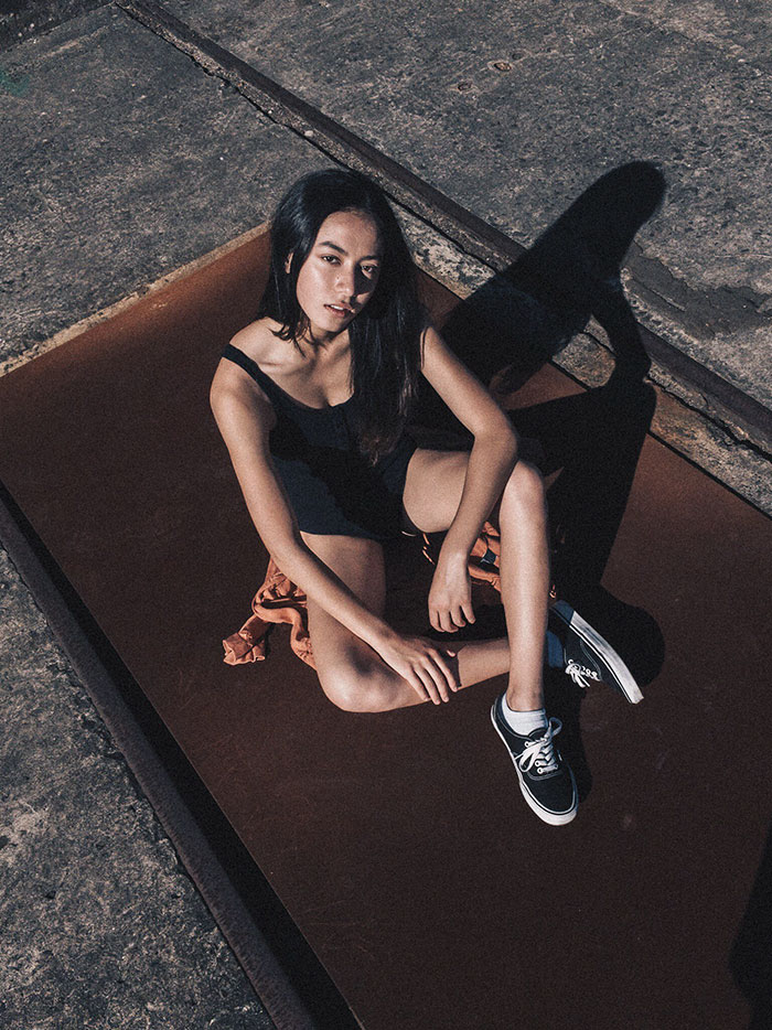 Photographer&#8217;s Camera Dies At The Beginning Of A Photoshoot, So He Uses His iPhone Instead