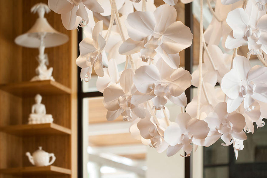 This Giant 7ft Long Orchid Chandelier Is Handmade Out Of Paper This Giant 7ft Long Orchid Chandelier Is Handmade Out Of Paper