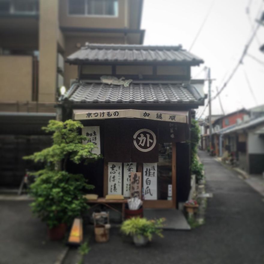 Photographer Captures Small Yet Utterly Delightful Buildings In Kyoto, Japan Photographer Captures Small Yet Utterly Delightful Buildings In Kyoto, Japan