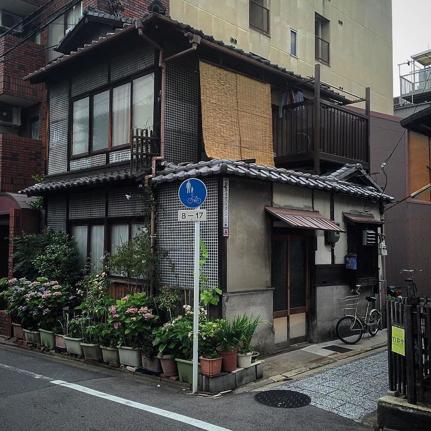 Photographer Captures Small Yet Utterly Delightful Buildings In Kyoto, Japan Photographer Captures Small Yet Utterly Delightful Buildings In Kyoto, Japan
