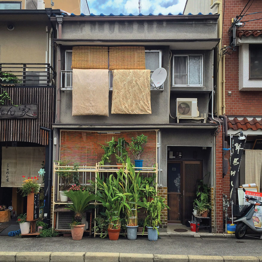 Photographer Captures Small Yet Utterly Delightful Buildings In Kyoto, Japan Photographer Captures Small Yet Utterly Delightful Buildings In Kyoto, Japan