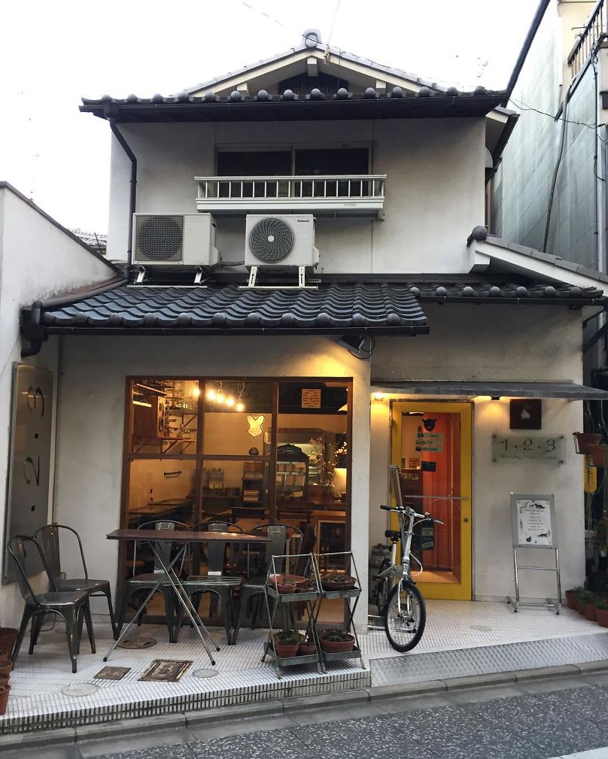 Photographer Captures Small Yet Utterly Delightful Buildings In Kyoto, Japan Photographer Captures Small Yet Utterly Delightful Buildings In Kyoto, Japan