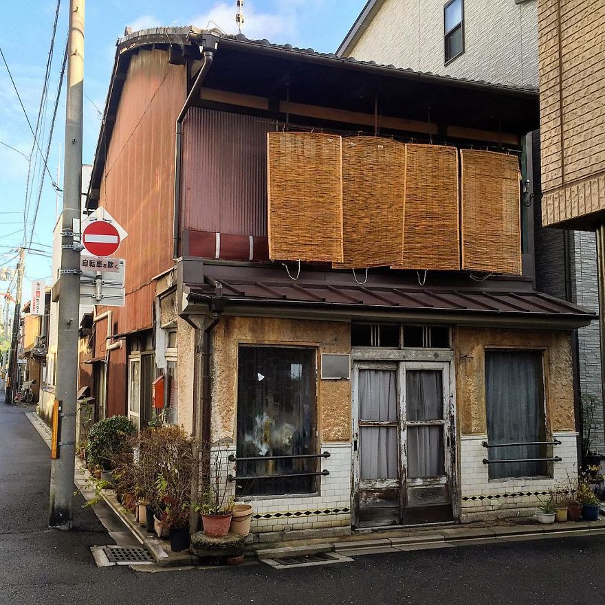 Photographer Captures Small Yet Utterly Delightful Buildings In Kyoto, Japan Photographer Captures Small Yet Utterly Delightful Buildings In Kyoto, Japan