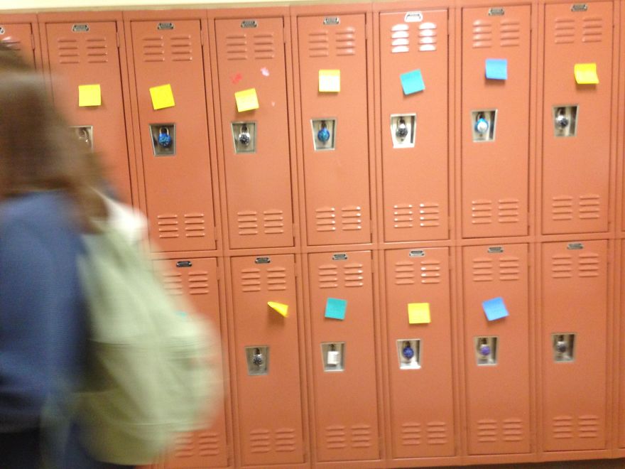 Students In My School Covered It’s Lockers With Supportive Post-It Notes After 12th Grader Committed Suicide Students In My School Covered It’s Lockers With Supportive Post-It Notes After 12th Grader Committed Suicide