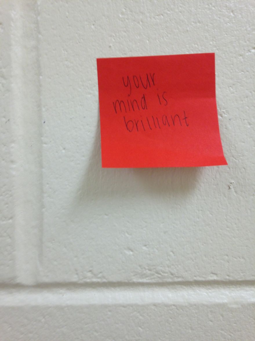 Students In My School Covered It’s Lockers With Supportive Post-It Notes After 12th Grader Committed Suicide Students In My School Covered It’s Lockers With Supportive Post-It Notes After 12th Grader Committed Suicide