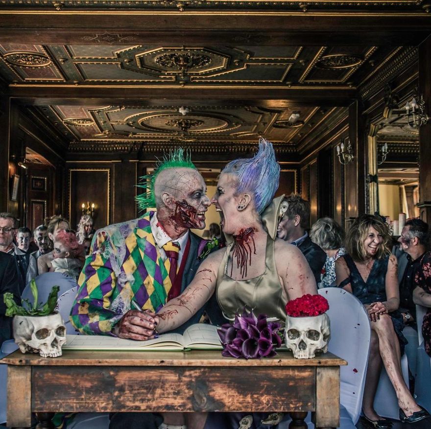 Creepy Wedding: Bride And Groom Get Married In The Style Of The Walking Dead Series Creepy Wedding: Bride And Groom Get Married In The Style Of The Walking Dead Series