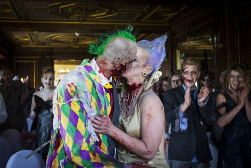 Creepy Wedding: Bride And Groom Get Married In The Style Of The Walking Dead Series Creepy Wedding: Bride And Groom Get Married In The Style Of The Walking Dead Series