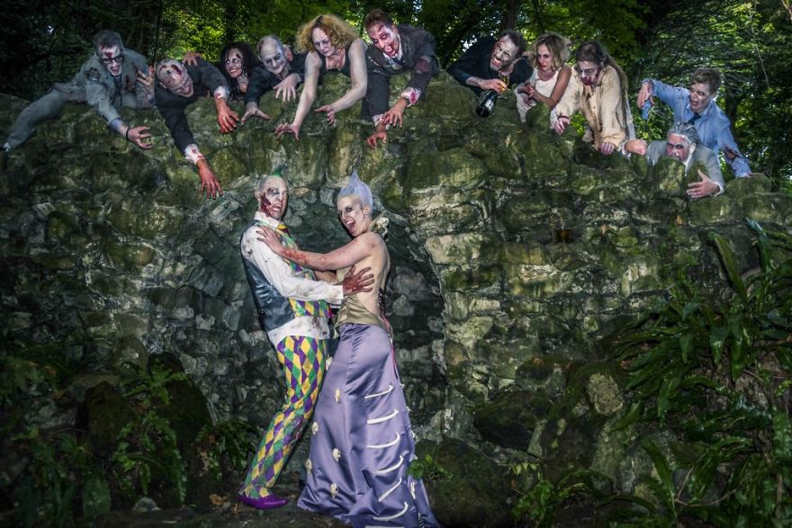 Creepy Wedding: Bride And Groom Get Married In The Style Of The Walking Dead Series Creepy Wedding: Bride And Groom Get Married In The Style Of The Walking Dead Series