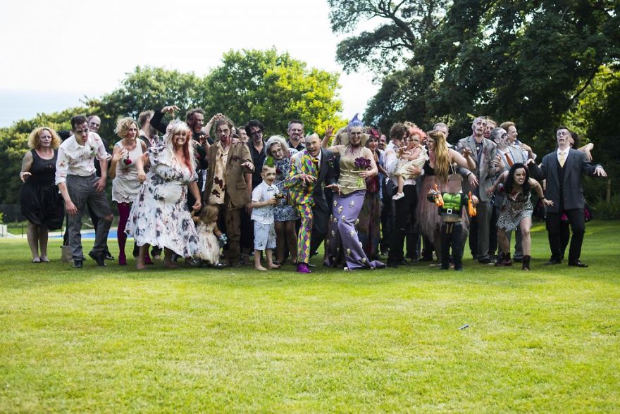 Creepy Wedding: Bride And Groom Get Married In The Style Of The Walking Dead Series Creepy Wedding: Bride And Groom Get Married In The Style Of The Walking Dead Series